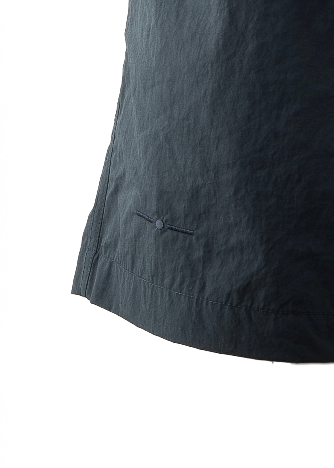 Nachhaltige Herren Badehose Anthrazit mit Kordelzug und Taschen. Recycelter, italienischer Stoff.