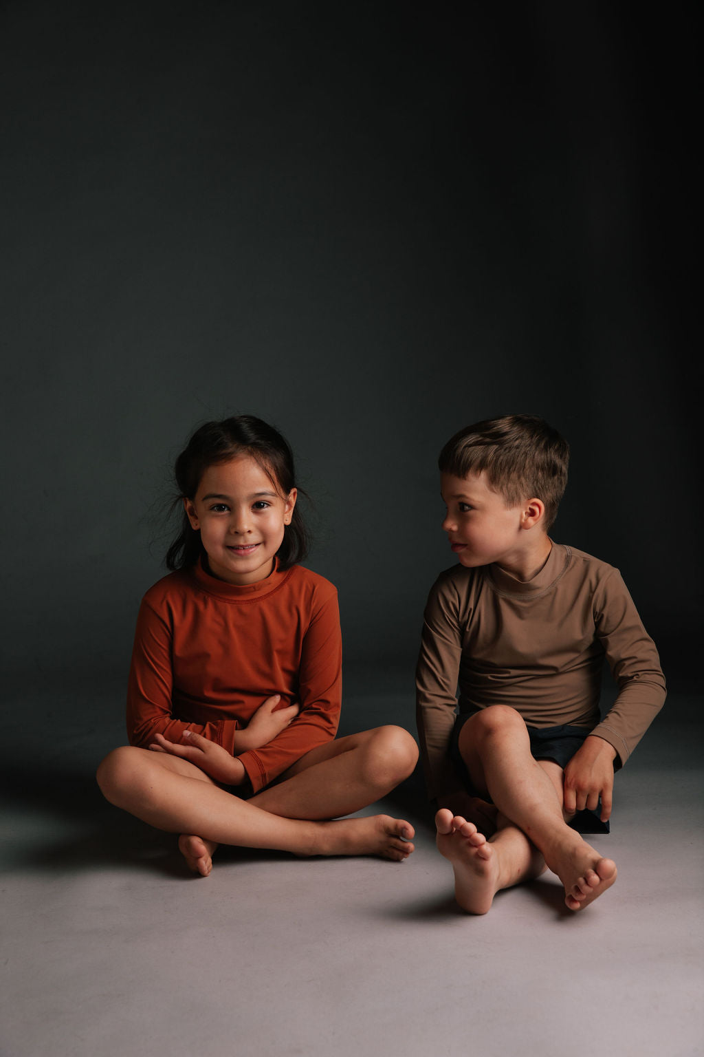 KIDS SUN TEE Nachhaltiges Kinder UV Shirt Rashguard in Terracotta mit UPF 50+
